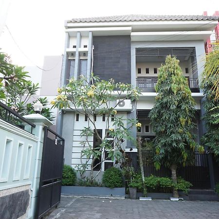 Hotel Oyo Life 93045 Kost Putra Bu Ketut Lumajang Esterno foto